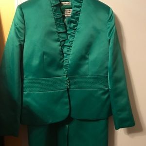 Misses suit